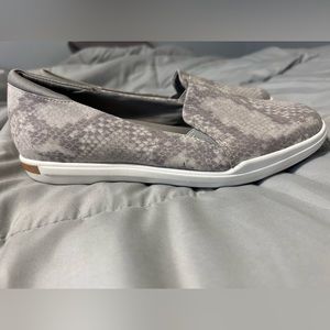 Dr. Scholl’s slip on snakeskin shoes size 7